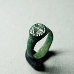 Ring - Romeins - Bodemvondst - H, Sieraden, Tassen en Uiterlijk, Antieke sieraden, Ophalen of Verzenden, Brons, Ring