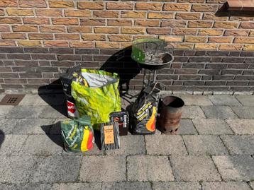 Kleine kolen barbeque bbq incl starter en tas met kolen beschikbaar voor biedingen