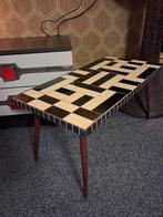 Vintage Tegel Tafel, Huis en Inrichting, Tafels | Bijzettafels, Minder dan 45 cm, Gebruikt, Vintage, Rechthoekig
