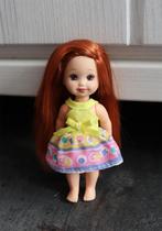 Barbie kleding nieuw - Jurkje Shelly Kelly - geel roze blauw, Ophalen of Verzenden, Nieuw, Barbie