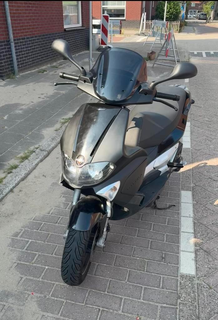 RUNNER RUILEN TEGEN VESPA!, Fietsen en Brommers, Scooters | Overige merken, Zo goed als nieuw, Ophalen of Verzenden