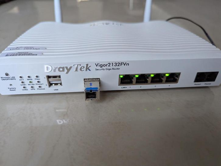 Draytec Vigor 2132 FVn SUPERSNEL GLASVEZEL INTERNET mod/rout, Computers en Software, Routers en Modems, Zo goed als nieuw, Router met modem