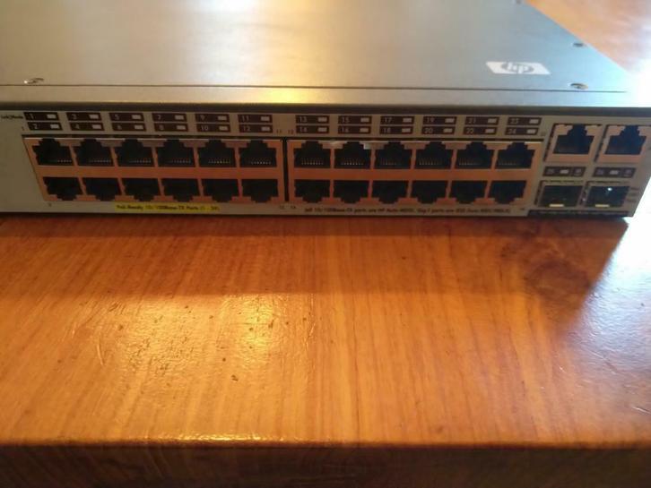 Nieuwe HP Procurve 2626-pwr J8164A managed POE switch., Computers en Software, Netwerk switches, Nieuw, Ophalen of Verzenden