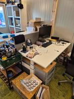 Professionele zit/sta bureaus, bureaustoelen en metalen kast, Ophalen, Elektrisch, Zo goed als nieuw