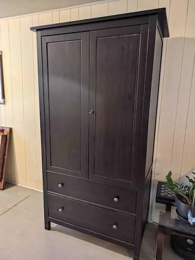 Hemnes kledingkast ikea zwartbruin, Huis en Inrichting, Kasten | Kledingkasten, Gebruikt, 150 tot 200 cm, 50 tot 100 cm, 25 tot 50 cm