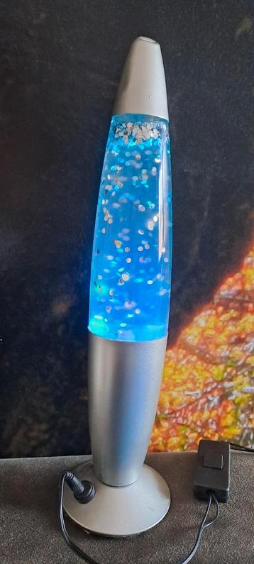 Lava lamp met glittertjes  beschikbaar voor biedingen