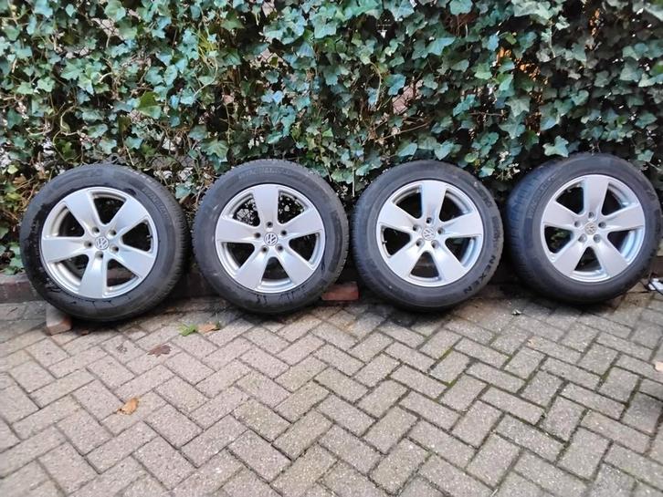 VW Velgen met Winterbanden 235/55R17, Auto-onderdelen, Banden en Velgen, Banden en Velgen, Winterbanden, 17 inch, 235 mm, Personenwagen