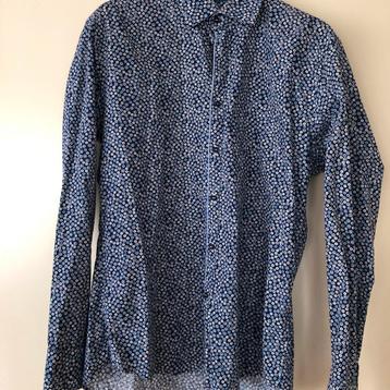 Overhemd beschikbaar voor biedingen