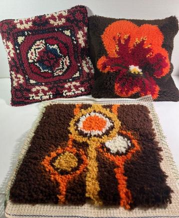 Retro smyrna geknoopte kussens beschikbaar voor biedingen