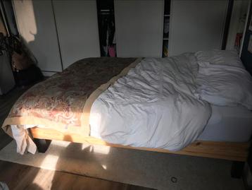 GRATIS Tweepersoonsbed op te komen halen in perfecte staat! 