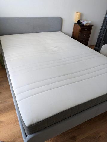 Ikea slattum bedframe en matras