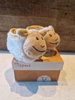 Pantoffels schaap - baby 3 tot 6 maanden - nieuw, Ophalen of Verzenden, Nieuw, Jongetje of Meisje, Slofjes