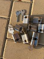 Diverse sloten met sleutels, Doe-het-zelf en Verbouw, Hang- en Sluitwerk, Ophalen of Verzenden, Gebruikt, IJzer, Slot