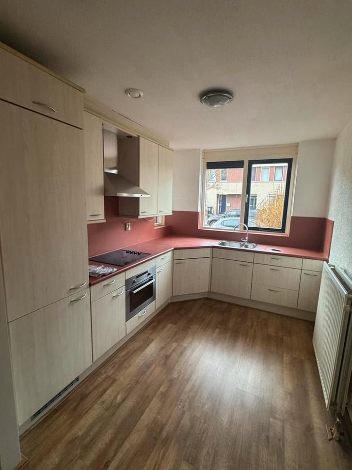 Complete hoekkeuken met inbouwapparatuur, Huis en Inrichting, Keuken | Complete keukens, Gebruikt, Hoekkeuken, Crème, Kunststof