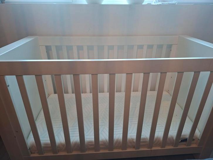 ledikant + matras, Kinderen en Baby's, Kinderkamer | Complete kinderkamers, Zo goed als nieuw, Jongetje of Meisje, Ophalen