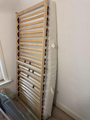 Lattenbodem met matras 90 x 200 goede staat beschikbaar voor biedingen