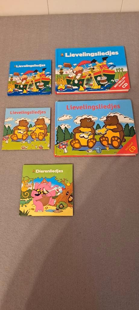 2 cd's met leuke kinderliedjes en 1 bijpassend boekje., Cd's en Dvd's, Cd's | Kinderen en Jeugd, Zo goed als nieuw, Muziek, Ophalen of Verzenden