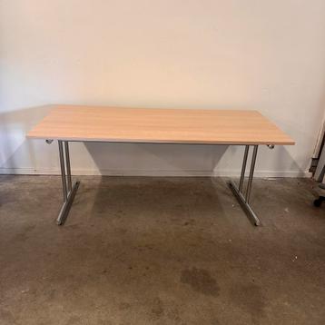 Bureau 180  80 beschikbaar voor biedingen