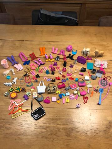 Barbie accessoires beschikbaar voor biedingen