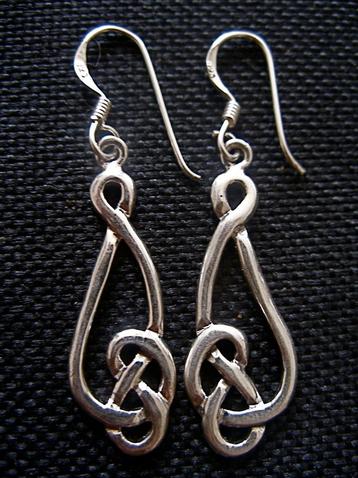 Zilveren 925 zilver oorhangers gespiegeld keltisch knoopwerk beschikbaar voor biedingen