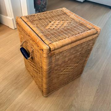 Rieten mand beschikbaar voor biedingen