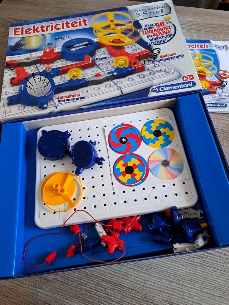 Wetenschap & Spel Elektriciteit - Clementoni, Kinderen en Baby's, Speelgoed | Educatief en Creatief, Ophalen of Verzenden, Zo goed als nieuw