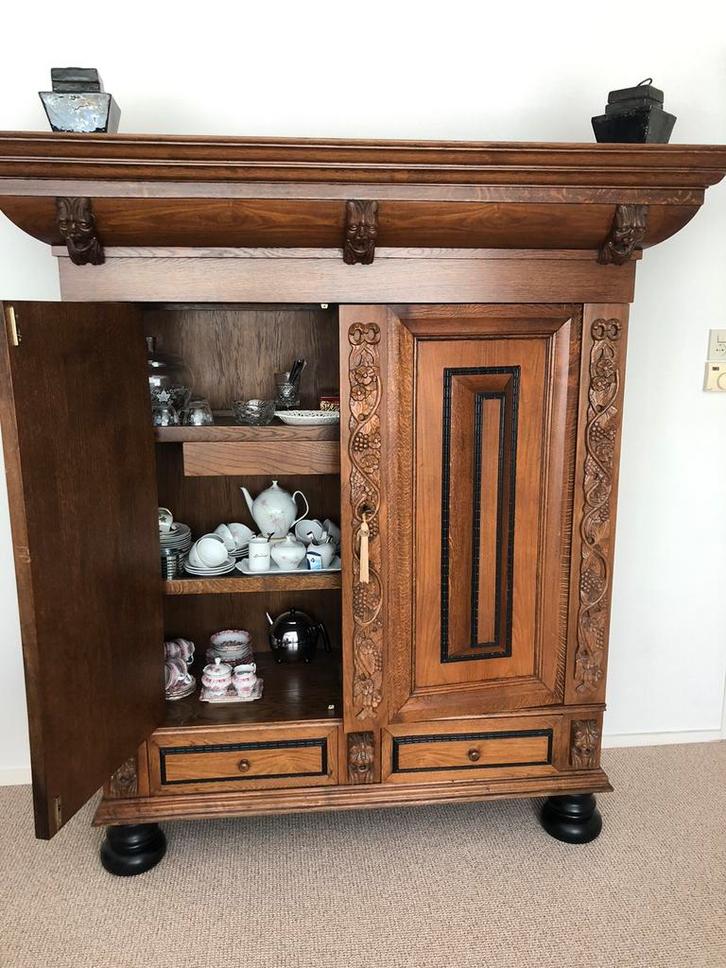 Prachtige vol eiken zware Ranken kast, Huis en Inrichting, Kasten | Kledingkasten, Zo goed als nieuw, 150 tot 200 cm, 25 tot 50 cm