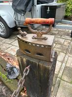 Antiek Gietijzeren Strijkijzer met Houten Handvat, Ophalen of Verzenden