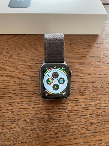 Apple Watch Series 5 (44mm + cellular) beschikbaar voor biedingen