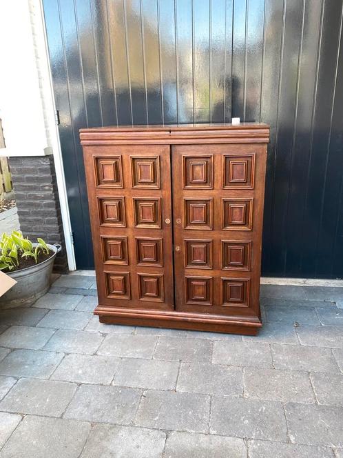 MOET ZSM WEG - Bar kast hout (eyeswoon stijl), Antiek en Kunst, Antiek | Meubels | Kasten, Ophalen