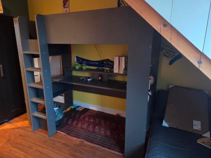 Stoere donker grijze Hoogslaper met Bureau 90x200, Kinderen en Baby's, Kinderkamer | Stapelbedden en Hoogslapers, Zo goed als nieuw