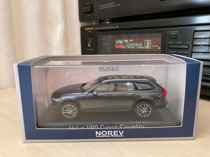 Volvo V90 Cross Country van Norev, Hobby en Vrije tijd, Modelauto's | 1:43, Zo goed als nieuw, Auto, Norev, Ophalen