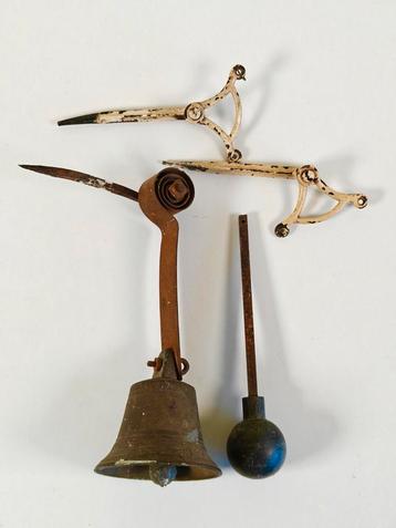 Antieke trekbel, deurbel. Oude bel, bronzen bel beschikbaar voor biedingen
