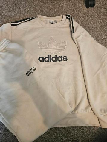 Adidas huis/trainingspak  beschikbaar voor biedingen