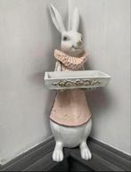 haas paashaas beeld decoratie konijn roze groen paaseitjes