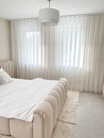 Witte inbetweens op maat beschikbaar voor biedingen