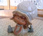 Gempo-beeldje jaren 70 klein meisje met oversized hoed, Verzamelen, Beelden en Beeldjes, Ophalen of Verzenden, Gebruikt, Mens