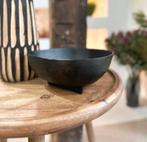 Zwarte schaal op pootjes / 25,-, Huis en Inrichting, Woonaccessoires | Schalen en Manden, Ophalen of Verzenden, Nieuw, Rond
