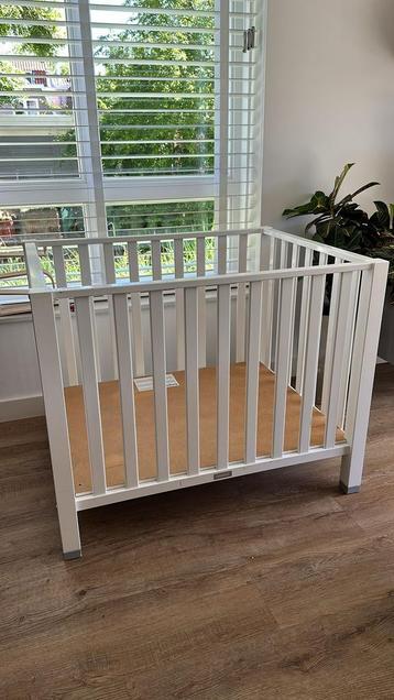 Bopita box wit met eventueel groen boxkleed  beschikbaar voor biedingen
