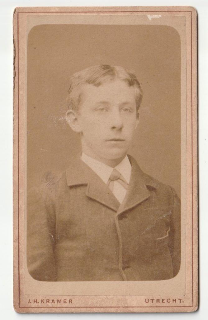 CDV jongen / jonge man door J.H. Kramer Utrecht, Verzamelen, Foto's en Prenten, Gebruikt, Foto, Overige onderwerpen, Voor 1940