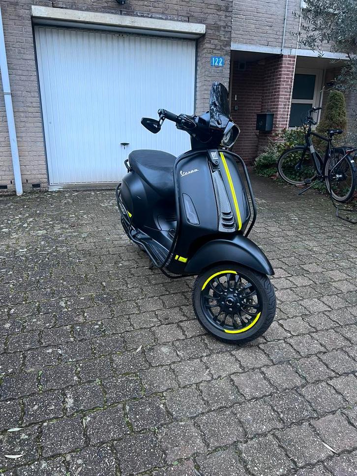 Vespa sprint 2022 custom full option, Fietsen en Brommers, Scooters | Vespa, Zo goed als nieuw, Maximaal 45 km/u, Benzine, Ophalen