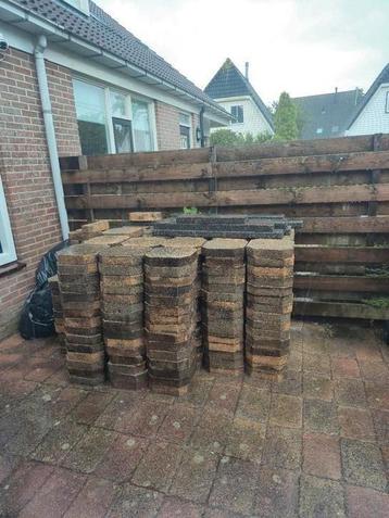 Gratis tegel tuin beschikbaar voor biedingen