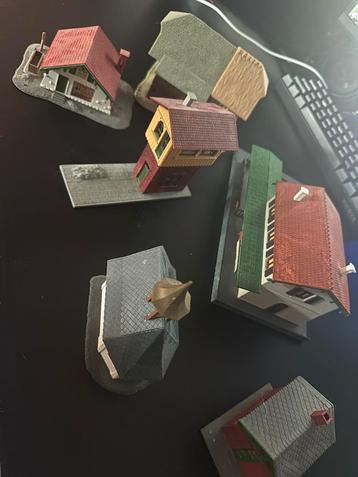 diverse modelspoor huisjes  en station beschikbaar voor biedingen