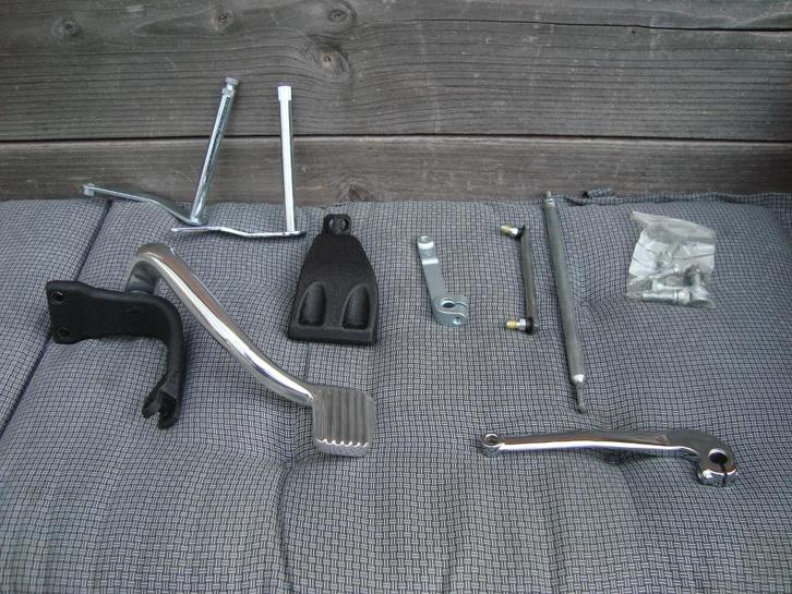 HARLEY DYNA ONDERDELEN NIEUW MID CONTROLS PRI-KAST REM, Motoren, Onderdelen | Harley-Davidson, Gebruikt, Ophalen of Verzenden