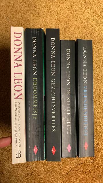 Donna Leon - 5x Commissario Brunetti oa Vriendendienst beschikbaar voor biedingen