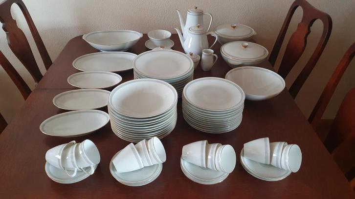Compleet 12 delig servies merk Kutschenreuther., Huis en Inrichting, Keuken | Servies, Zo goed als nieuw, Compleet servies, Effen