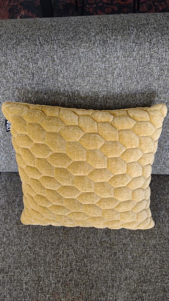 Gouden VOLT sierkussen,bank kussen,kussens, Volt studio, Huis en Inrichting, Woonaccessoires | Kussens, Vierkant, Ophalen of Verzenden