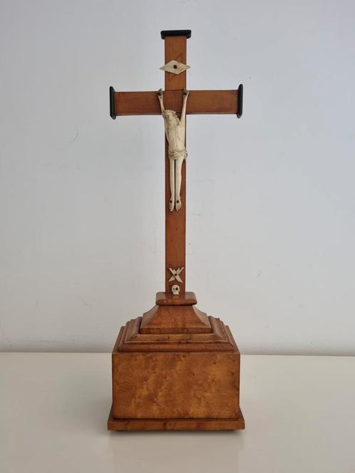 Antiek Frans Kruisbeeld met Doodshoofd, Antiek en Kunst, Antiek | Religie, Ophalen of Verzenden