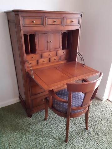 Set  secretaire of klepkast  en stoel vintage beschikbaar voor biedingen