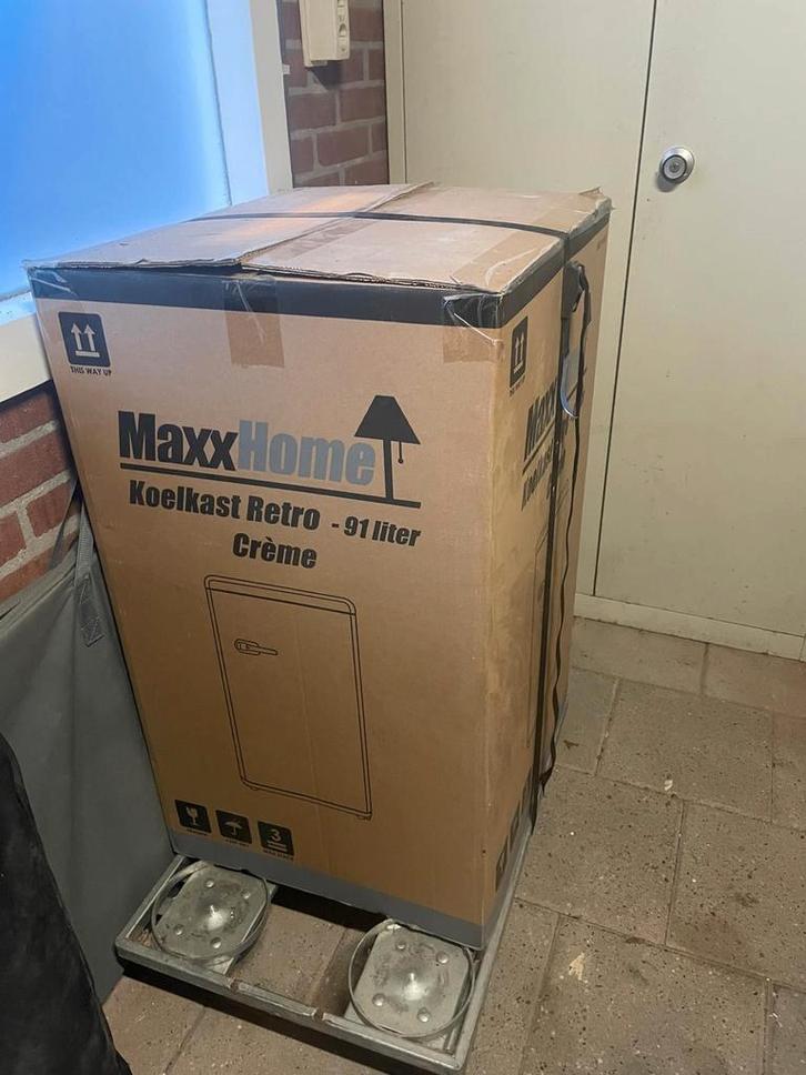 Retro Koelkast nieuw in doos, 90 liter, vriesvak, tafelmodel, Witgoed en Apparatuur, Koelkasten en IJskasten, Zo goed als nieuw